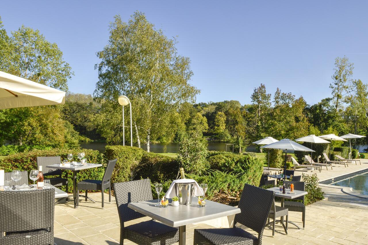 Logis Hotel Val De Vienne Le Vigeant Exteriör bild