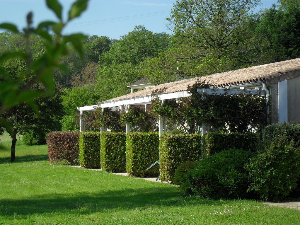 Logis Hotel Val De Vienne Le Vigeant Exteriör bild
