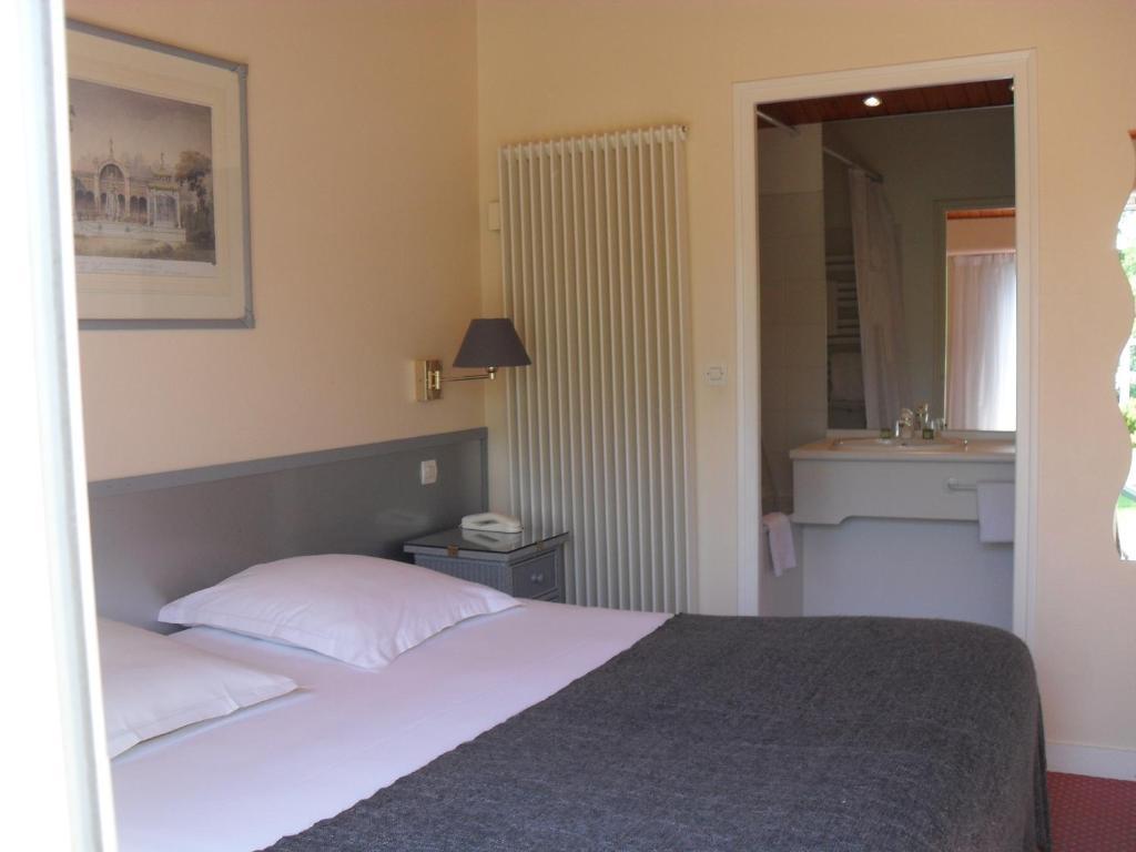 Logis Hotel Val De Vienne Le Vigeant Rum bild
