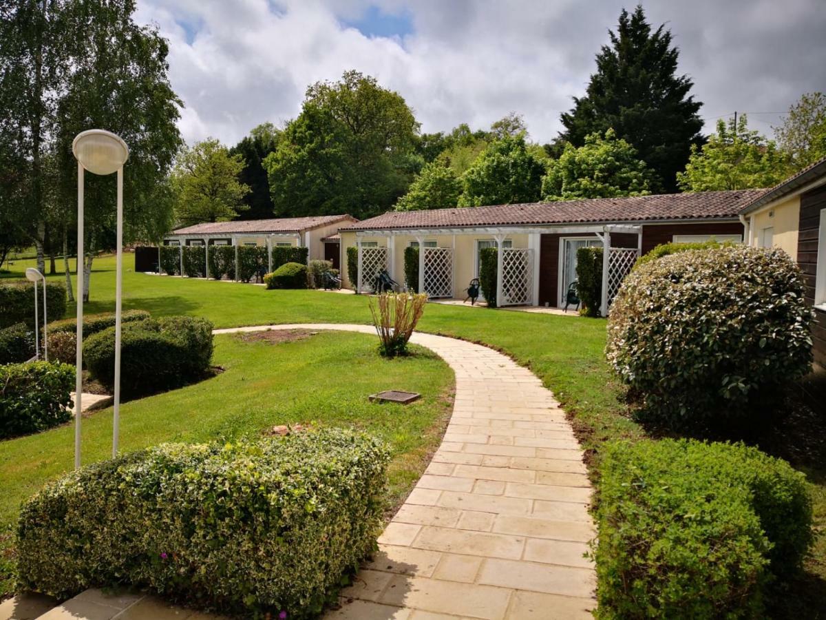 Logis Hotel Val De Vienne Le Vigeant Exteriör bild