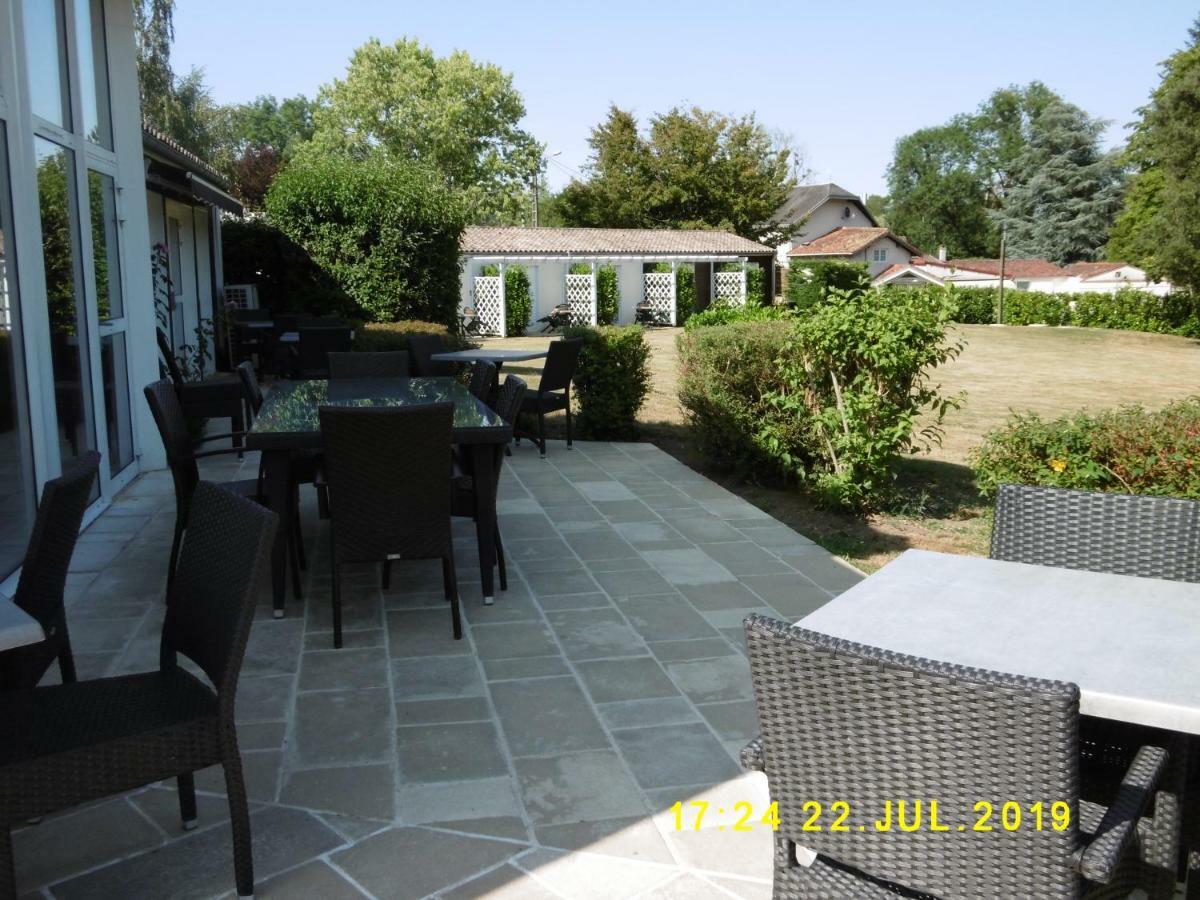 Logis Hotel Val De Vienne Le Vigeant Exteriör bild