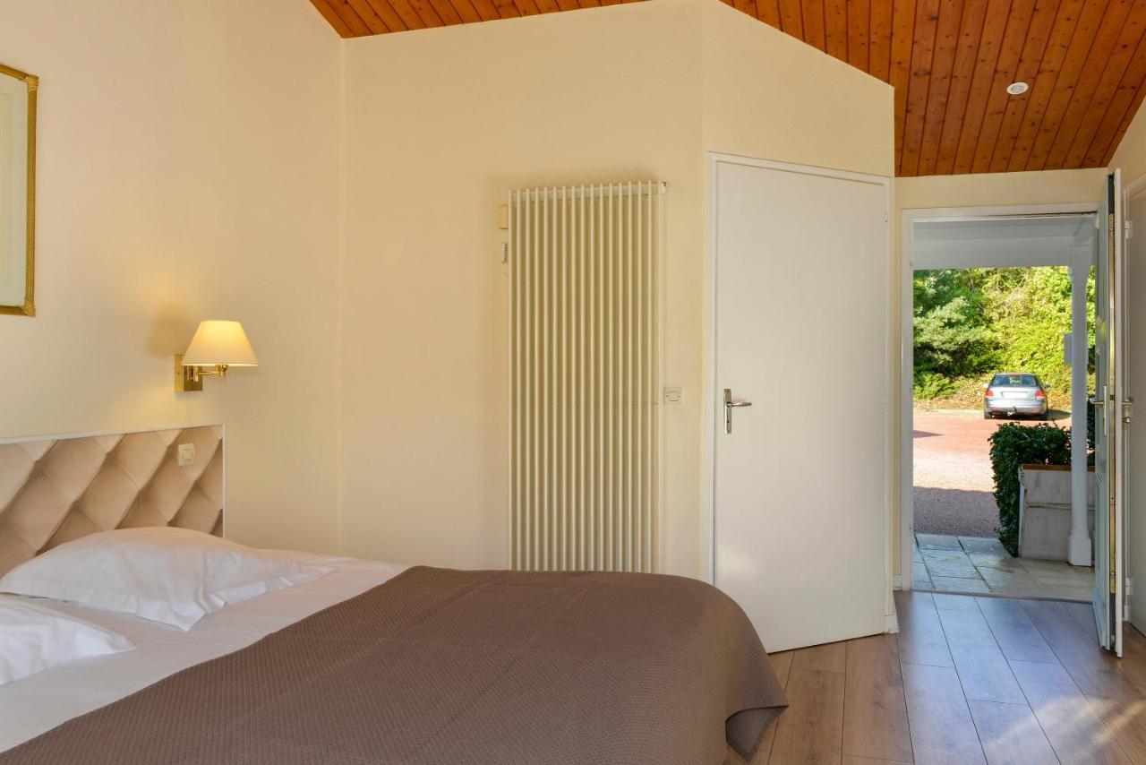 Logis Hotel Val De Vienne Le Vigeant Exteriör bild